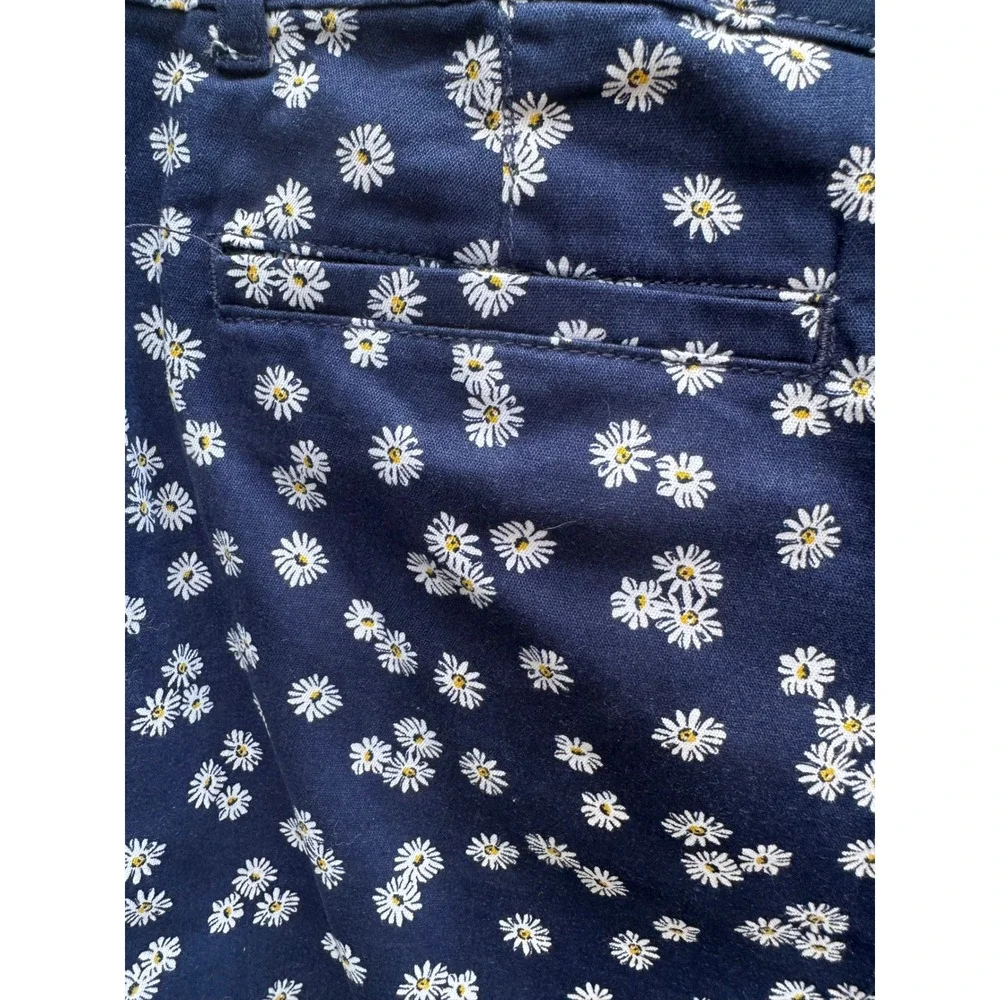 St Johns Bay Womens Navy Blue White Daisy Floral Capri Pants Size 20W Cropped